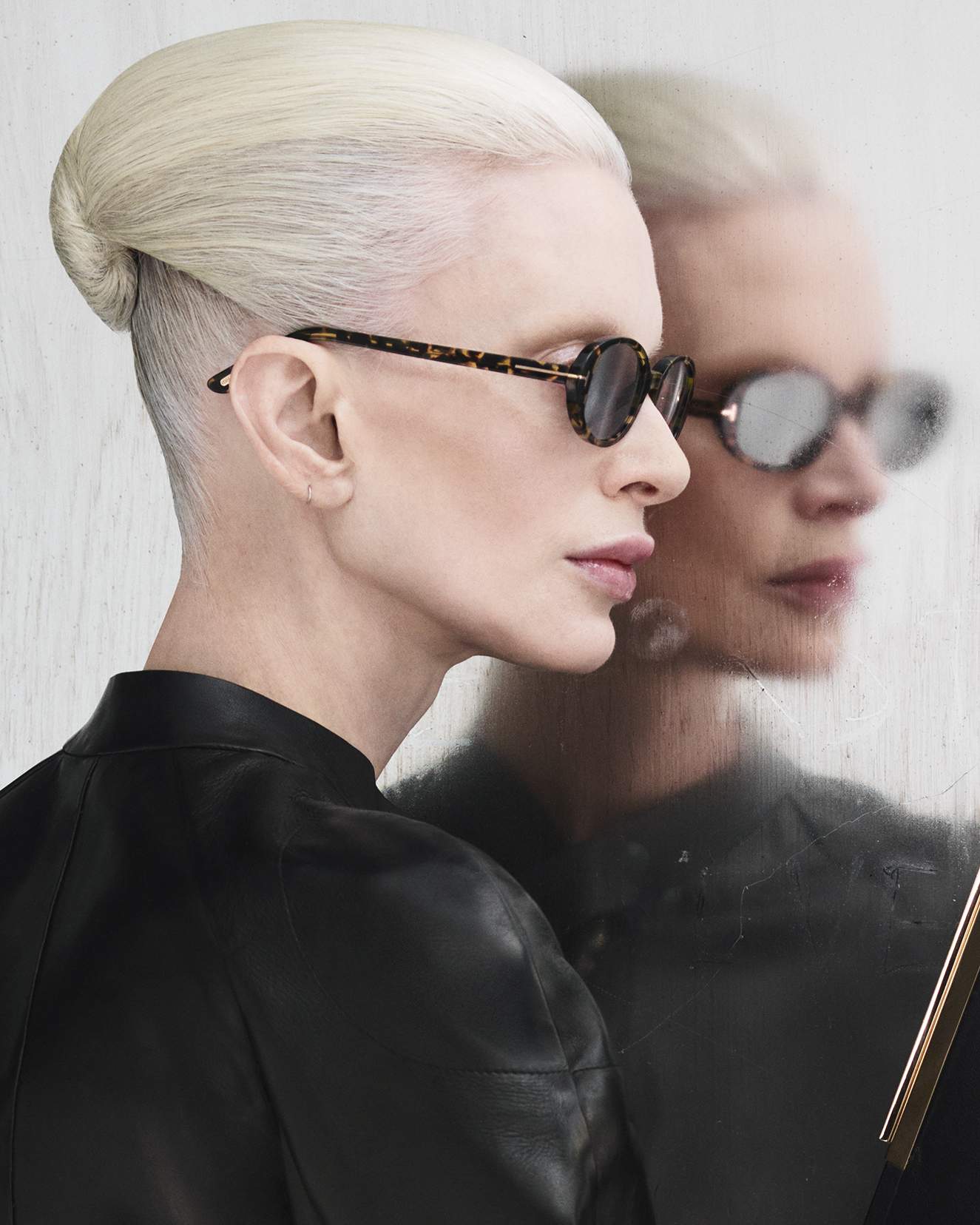 TF_Campaign_AW25_2025_Eyewear_Core Sun Conservative_Women_Look 06_FT1364_01A_09_029_RGB_150dpi_CROP_OPT2